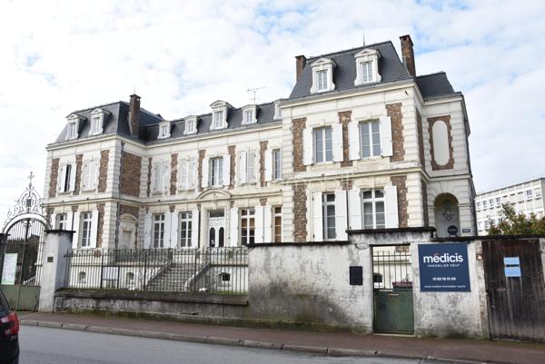 Bureau de 130,87 m²