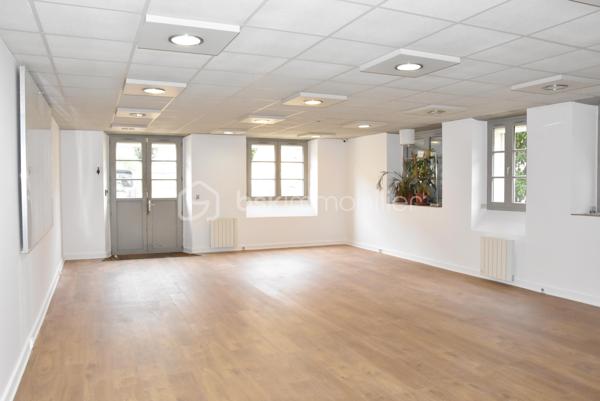 Bureau de 130,87 m²