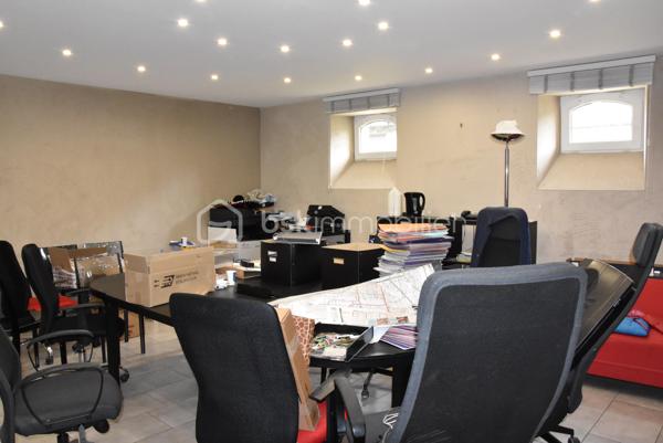 Bureau de 130,87 m²