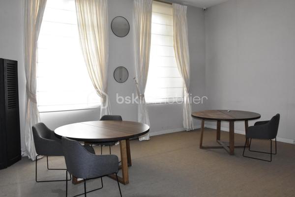 Bureau de 130,87 m²