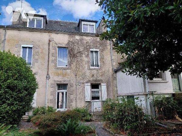 Maison bourgeoise 10 pièces à vendre à PONTIVY (56300) - Centre-ville historique
Maison 10 piè...