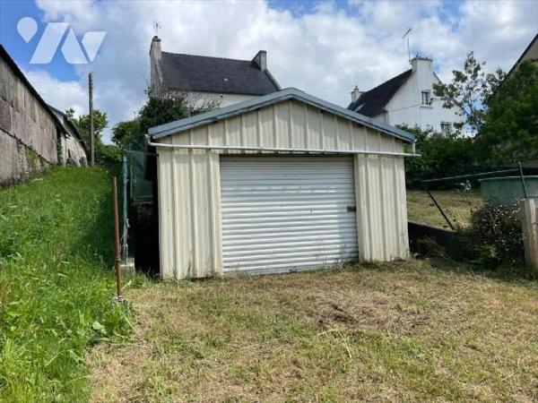 Une maison
d'habitation comprenant :

- Au
rez-de-chaussée : une entrée, un salon, un séjour, u...
