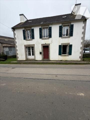 Une maison
d'habitation comprenant :

- Au
rez-de-chaussée : une entrée, un salon, un séjour, u...