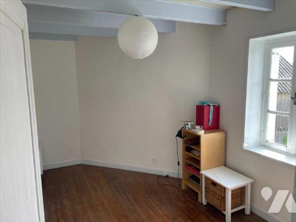 Une maison
d'habitation comprenant :

- Au
rez-de-chaussée : une entrée, un salon, un séjour, u...