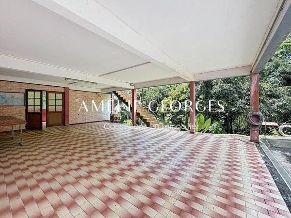 Maison T5 avec deux logements indépendants – 7 638m2 de terrain