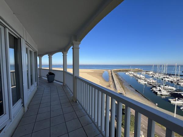 ARCACHON 1ère ligne ! Vue exceptionnelle sur le Bassin ! T4 de 126 m2, terrasse, 2 parkings !