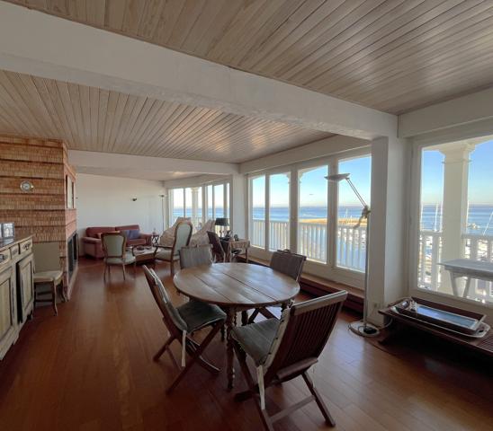 ARCACHON 1ère ligne ! Vue exceptionnelle sur le Bassin ! T4 de 126 m2, terrasse, 2 parkings !