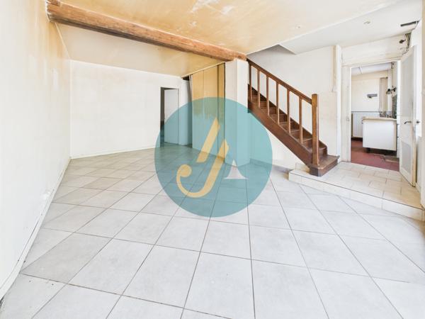 Saint-Amand-en-Puisaye (58310) Maison de village 130m2 avec 4 chambres proche centre bourg