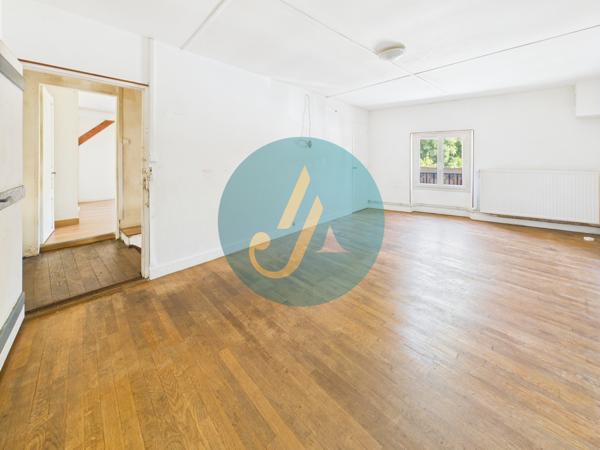 Saint-Amand-en-Puisaye (58310) Maison de village 130m2 avec 4 chambres proche centre bourg