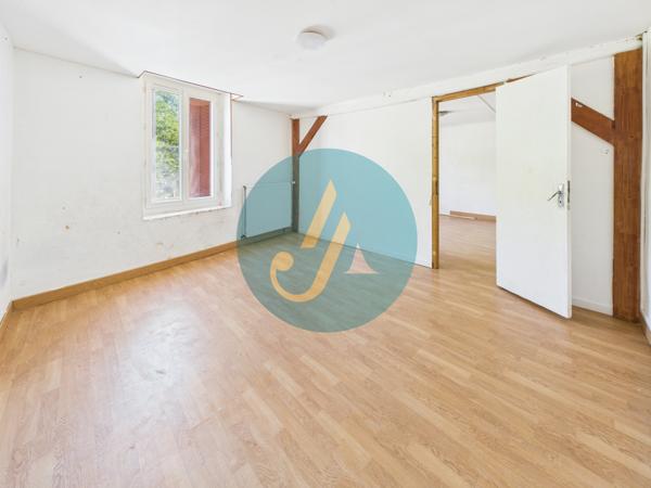 Saint-Amand-en-Puisaye (58310) Maison de village 130m2 avec 4 chambres proche centre bourg