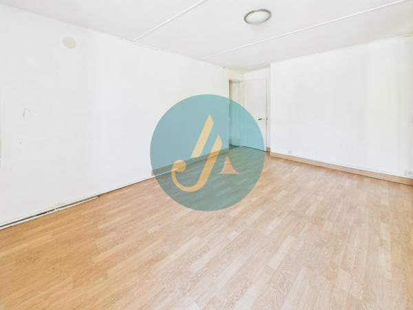 Saint-Amand-en-Puisaye (58310) Maison de village 130m2 avec 4 chambres proche centre bourg