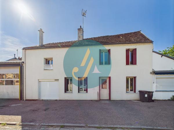 Saint-Amand-en-Puisaye (58310) Maison de village 130m2 avec 4 chambres proche centre bourg