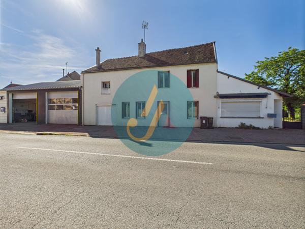 Saint-Amand-en-Puisaye (58310) Maison de village 130m2 avec 4 chambres proche centre bourg