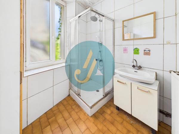 Saint-Amand-en-Puisaye (58310) Maison de village 130m2 avec 4 chambres proche centre bourg