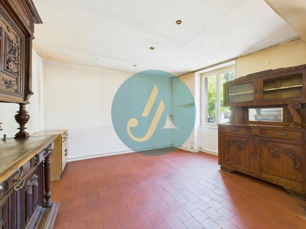 Saint-Amand-en-Puisaye (58310) Maison de village 130m2 avec 4 chambres proche centre bourg