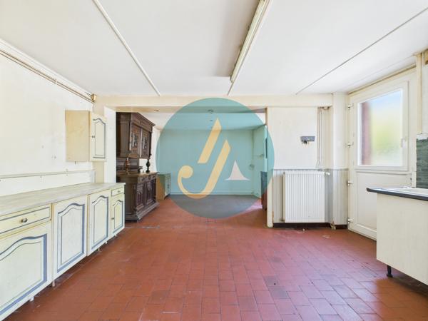 Saint-Amand-en-Puisaye (58310) Maison de village 130m2 avec 4 chambres proche centre bourg