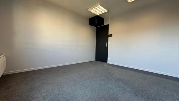 Bureau lumineux 14 m² – 2e étage – Boulevard Watteau, Valenciennes