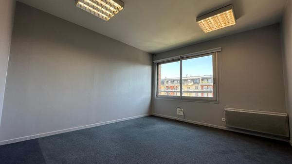 Bureau lumineux 14 m² – 2e étage – Boulevard Watteau, Valenciennes