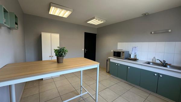 Bureau lumineux 14 m² – 2e étage – Boulevard Watteau, Valenciennes