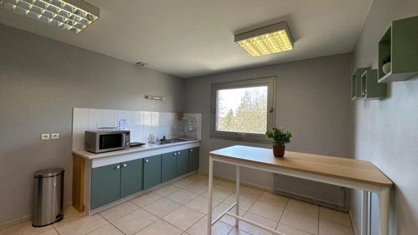 Bureau lumineux 14 m² – 2e étage – Boulevard Watteau, Valenciennes