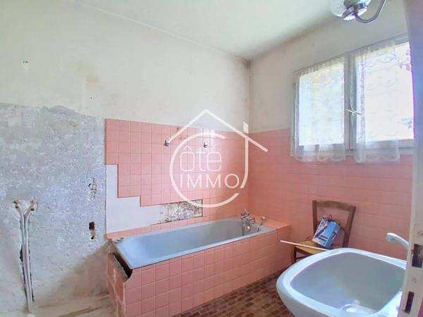 PINEUILH : Villa plain-pied à rénover 124 m² 3 chambres jardin  1485 m²