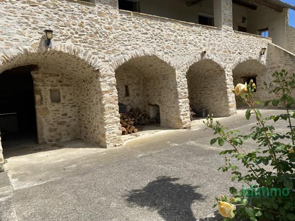Mas sans vis à vis 156m² avec dépendances - terrain 1ha campagne Bagnols-sur-Cèze (30200)