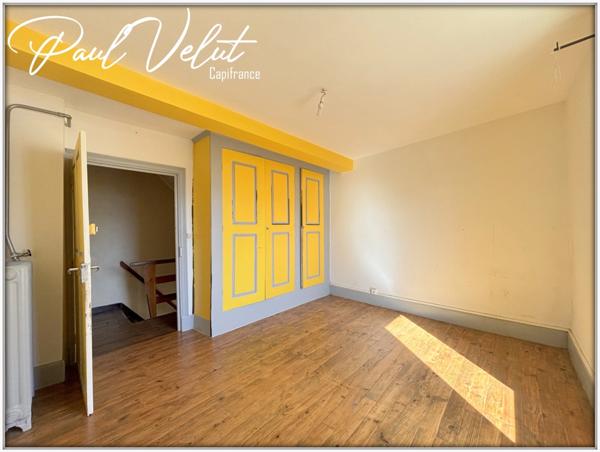 Maison familiale avec jardin et dépendances – Vinay