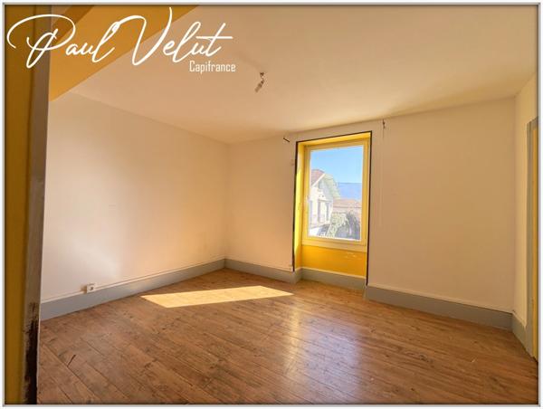 Maison familiale avec jardin et dépendances – Vinay