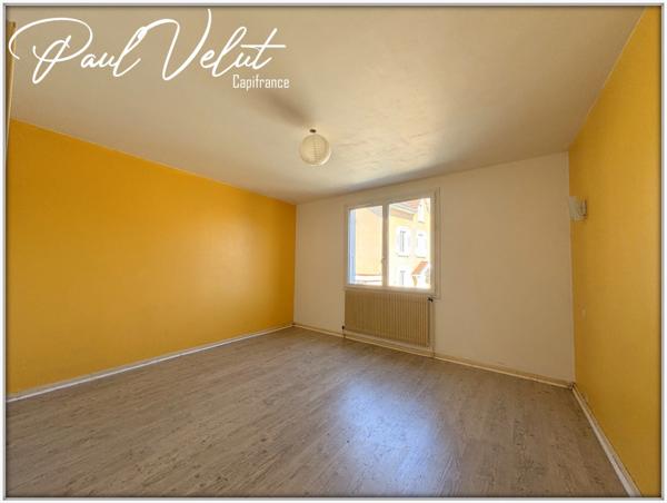 Maison familiale avec jardin et dépendances – Vinay