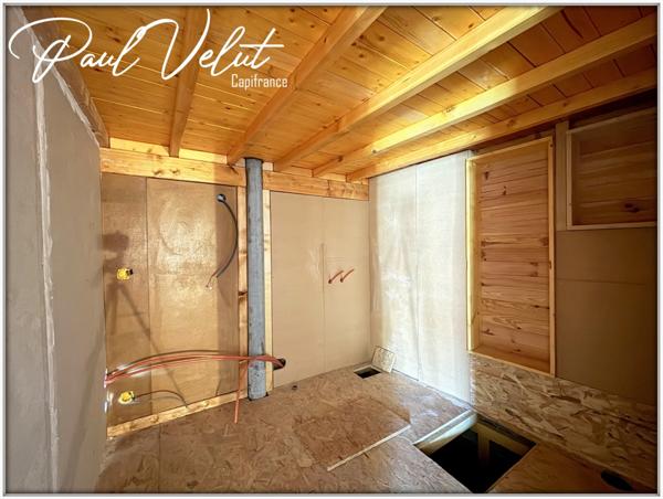 Maison familiale avec jardin et dépendances – Vinay