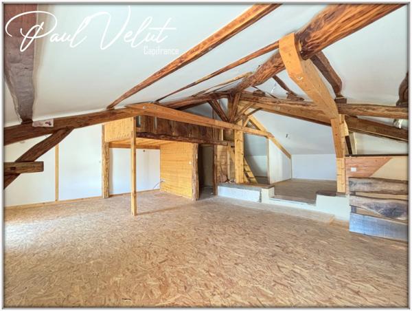 Maison familiale avec jardin et dépendances – Vinay