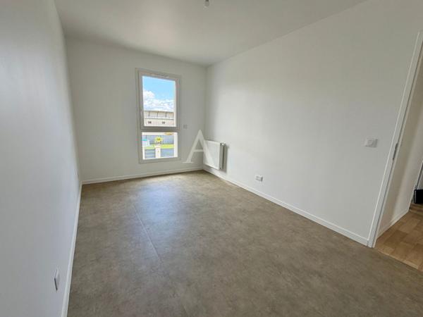 Maison familiale récente de 110m2 - 5 pièces - garage et sous-sol total - DPE A