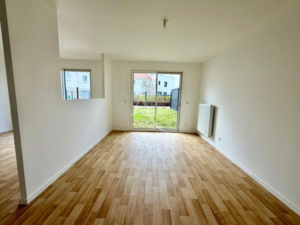 Maison familiale récente de 110m2 - 5 pièces - garage et sous-sol total - DPE A