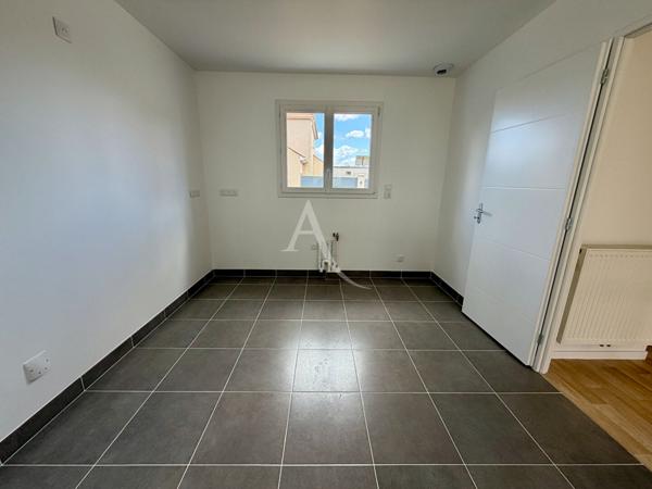 Maison familiale récente de 110m2 - 5 pièces - garage et sous-sol total - DPE A