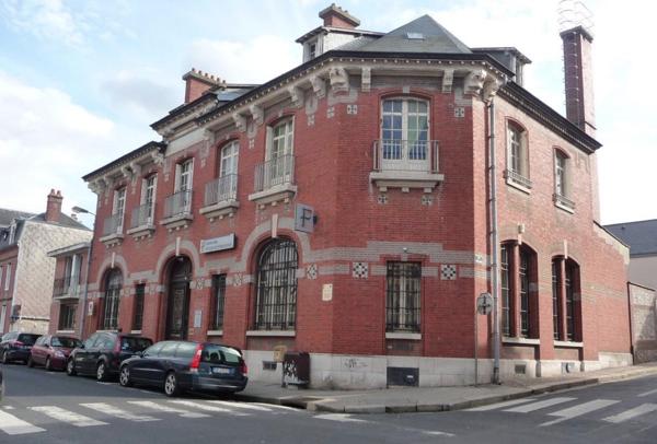 Immeuble 25 pièces - 600 m²