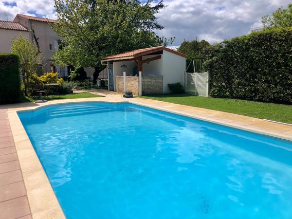 Maison familiale, jardin, piscine et double garage