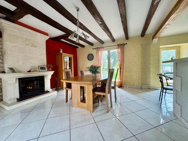 Maison familiale, jardin, piscine et double garage