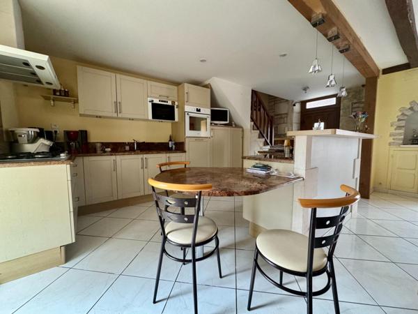 Maison familiale, jardin, piscine et double garage