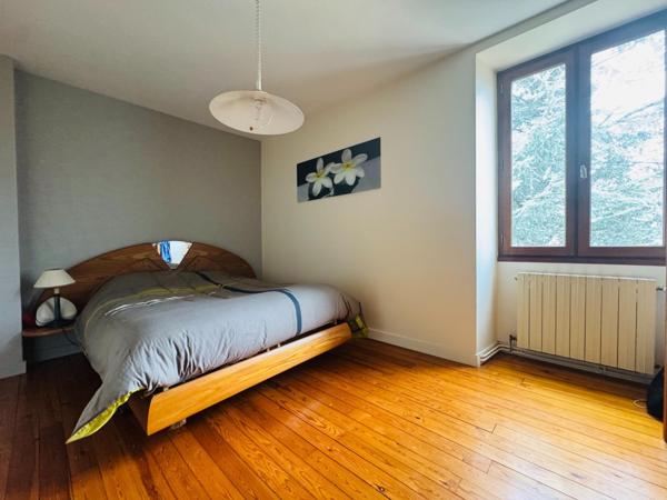 Maison familiale, jardin, piscine et double garage