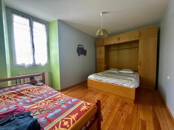 Maison familiale, jardin, piscine et double garage