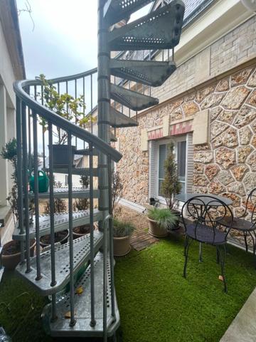 Dpt Yvelines (78), à vendre MANTES LA JOLIE appartement T4 de 110 m² avec rooftop de 200 m²