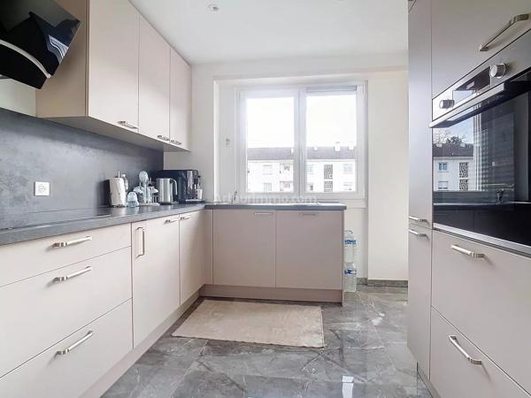 Vente                                                      Appartement
                        
                     4 pièces                      83 m2                     à Colmar