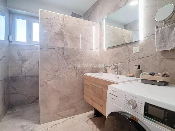 Vente                                                      Appartement
                        
                     4 pièces                      83 m2                     à Colmar