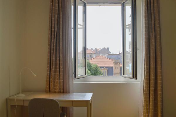 A LOUER -  AIX - HAUT STANDING - 4 PIECES MEUBLE - PROCHE ROTONDE - BALCON CAVE