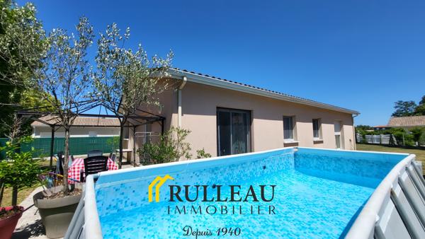 Maison de plain-pied 3 chambres en 3e ligne sur terrain de 880 m² à Ambarès-et-Lagrave L’agence Rulleau vous propose à la vente cette maison entièrement de plain-pied, construite en 2007 et située en troisième ligne à Ambarès-et-Lagrave (33440), à proximité des commodités, le tout sur un grand terrain de 880 m². Détails des diagnostics énergétiques