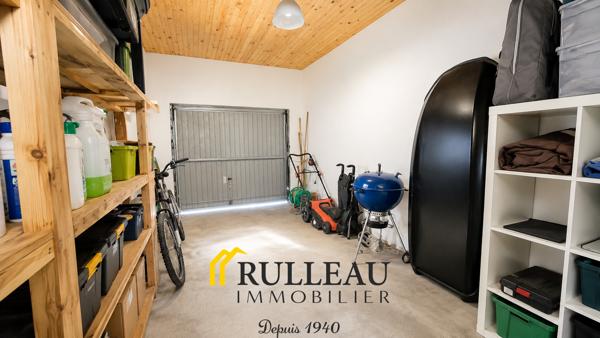 Maison de plain-pied 3 chambres en 3e ligne sur terrain de 880 m² à Ambarès-et-Lagrave L’agence Rulleau vous propose à la vente cette maison entièrement de plain-pied, construite en 2007 et située en troisième ligne à Ambarès-et-Lagrave (33440), à proximité des commodités, le tout sur un grand terrain de 880 m². Détails des diagnostics énergétiques