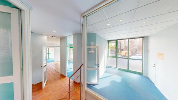 Bureau 6 pièces - 85 m²