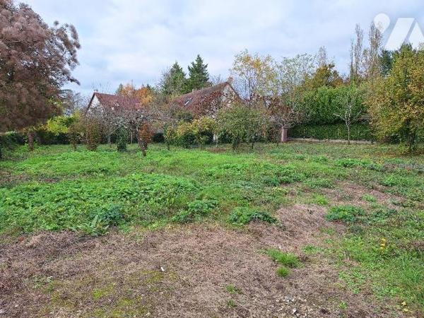Terrain à vendre à FUSSY (CHER), une parcelle à bâtir non viabilisée de 1167m².