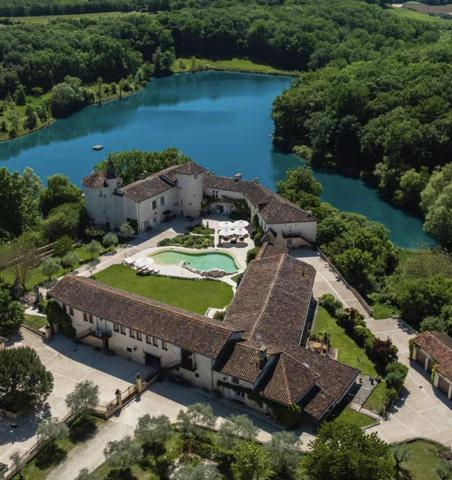 Château historique avec piscine sculptée, lacs, installations équestres, 158 hectares et une vue imprenable dans le Gers, dans le sud-ouest de la France