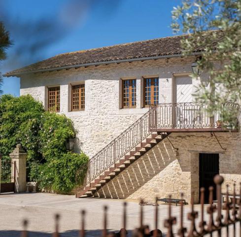 Château historique avec piscine sculptée, lacs, installations équestres, 158 hectares et une vue imprenable dans le Gers, dans le sud-ouest de la France